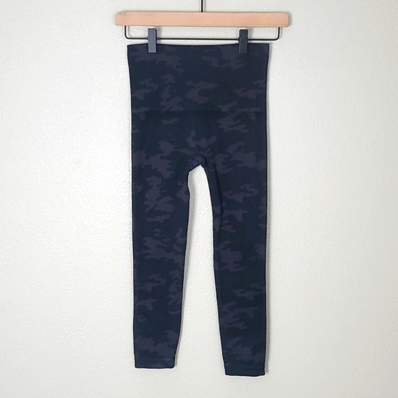 Spanx Camo Look at Me Now Cropped Slimming Leggings - Picture 3 of 8